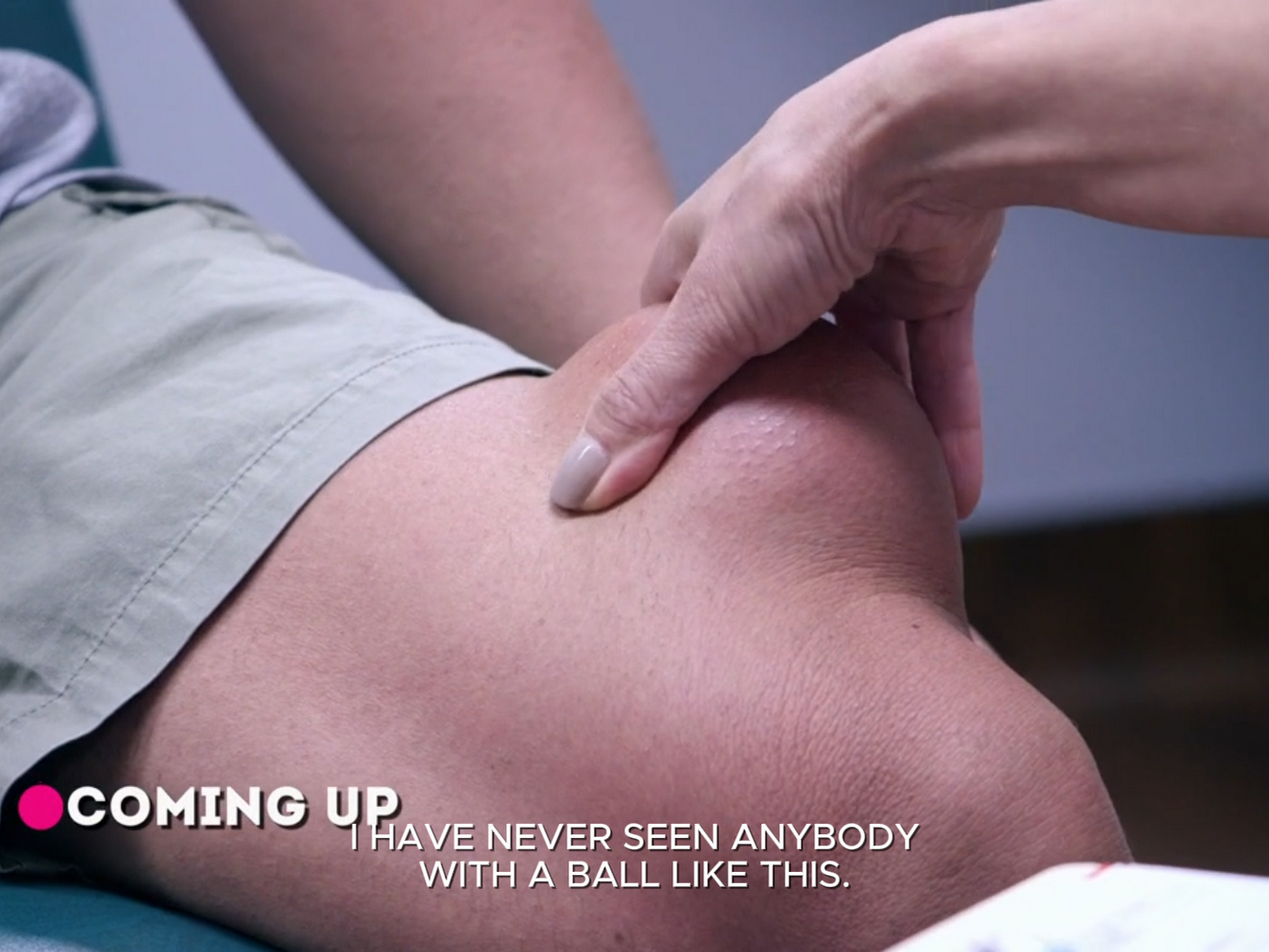 Dr. Sandra Lee assists patients, including Ronen, whose lump above his knee is one of the largest she has ever seen. Dr. Pimple Popper 140626