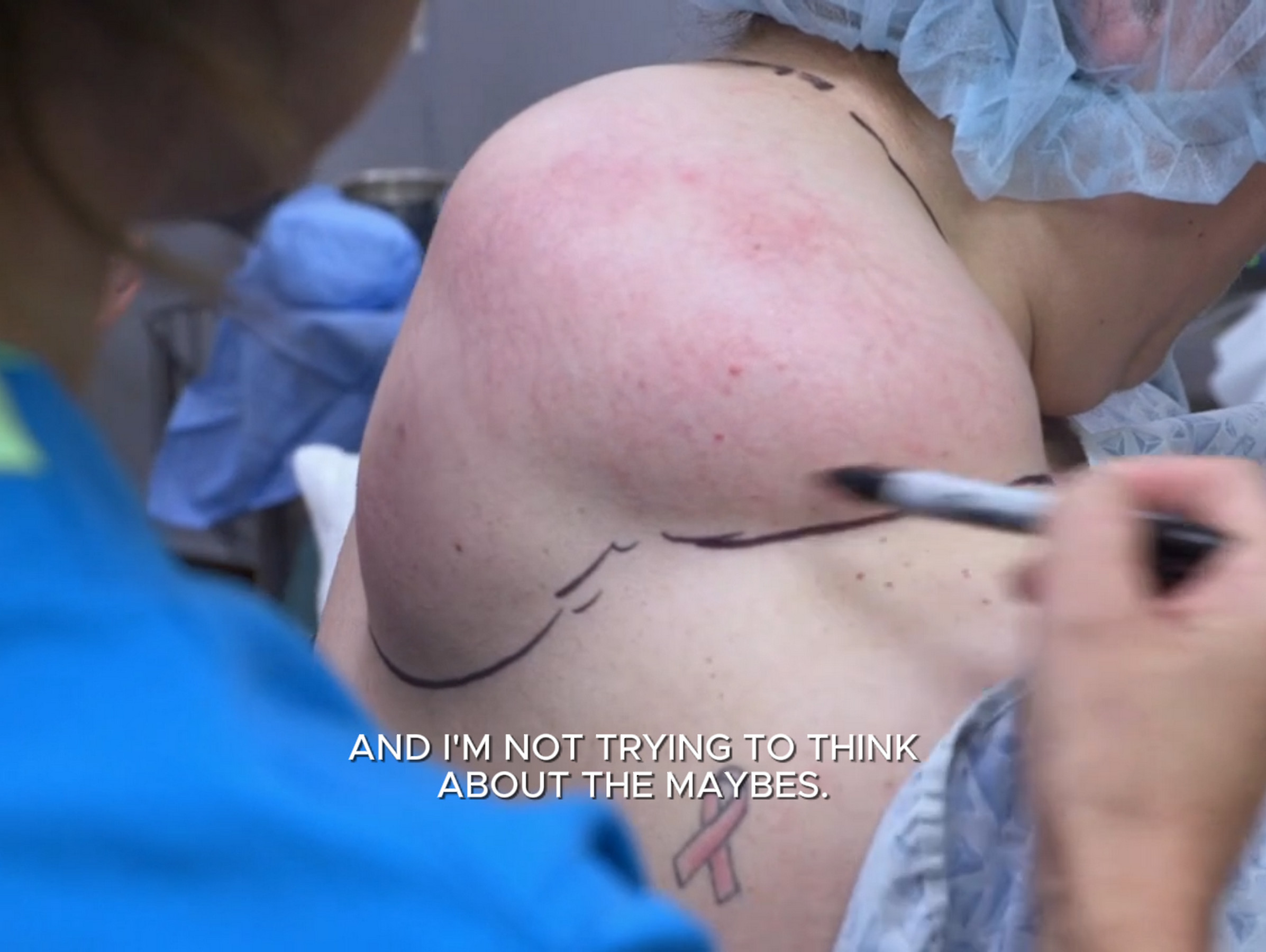 Dr. Sandra Lee helps Melissa, who has tried to cover a huge lipoma with a sweatshirt for years. Dr. Pimple Popper 140626