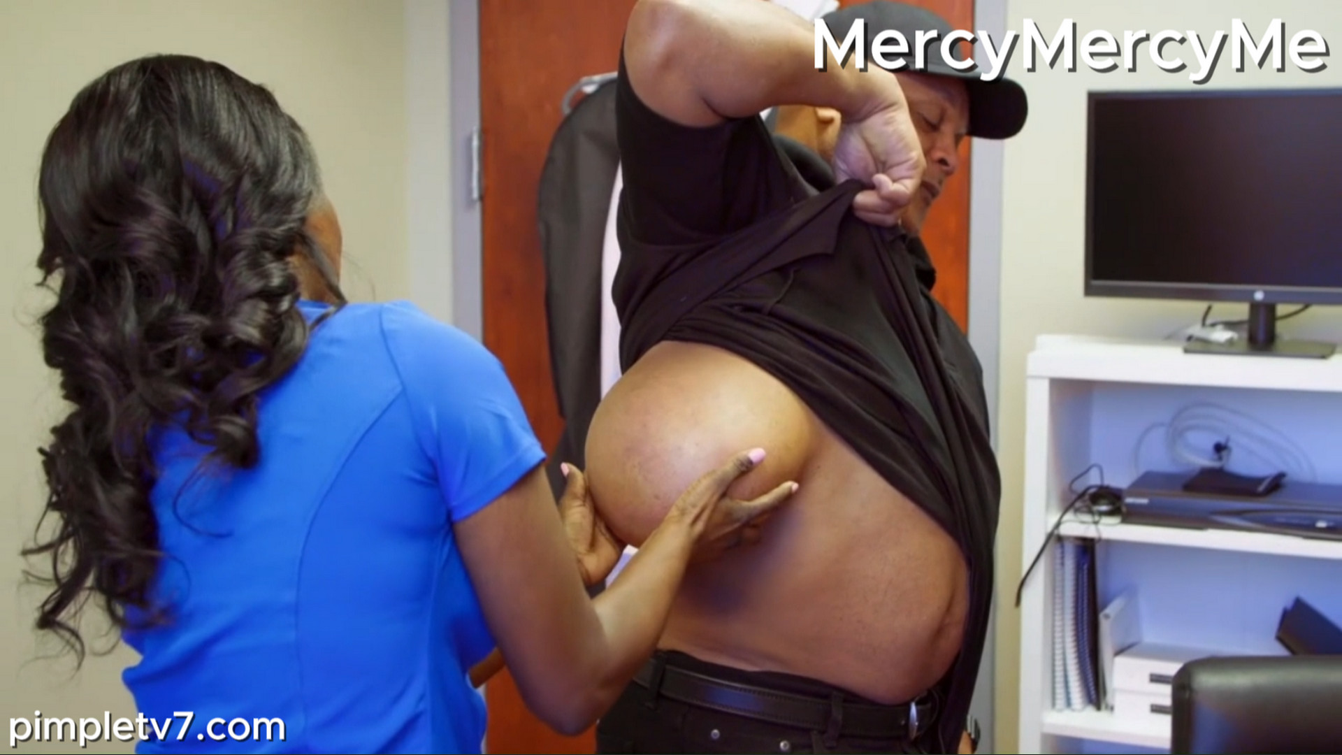 Dr. Mercy tries to remove Price’s lipoma, which is so big that it has gotten in the way of his relationship. MercyMercyMe 170826