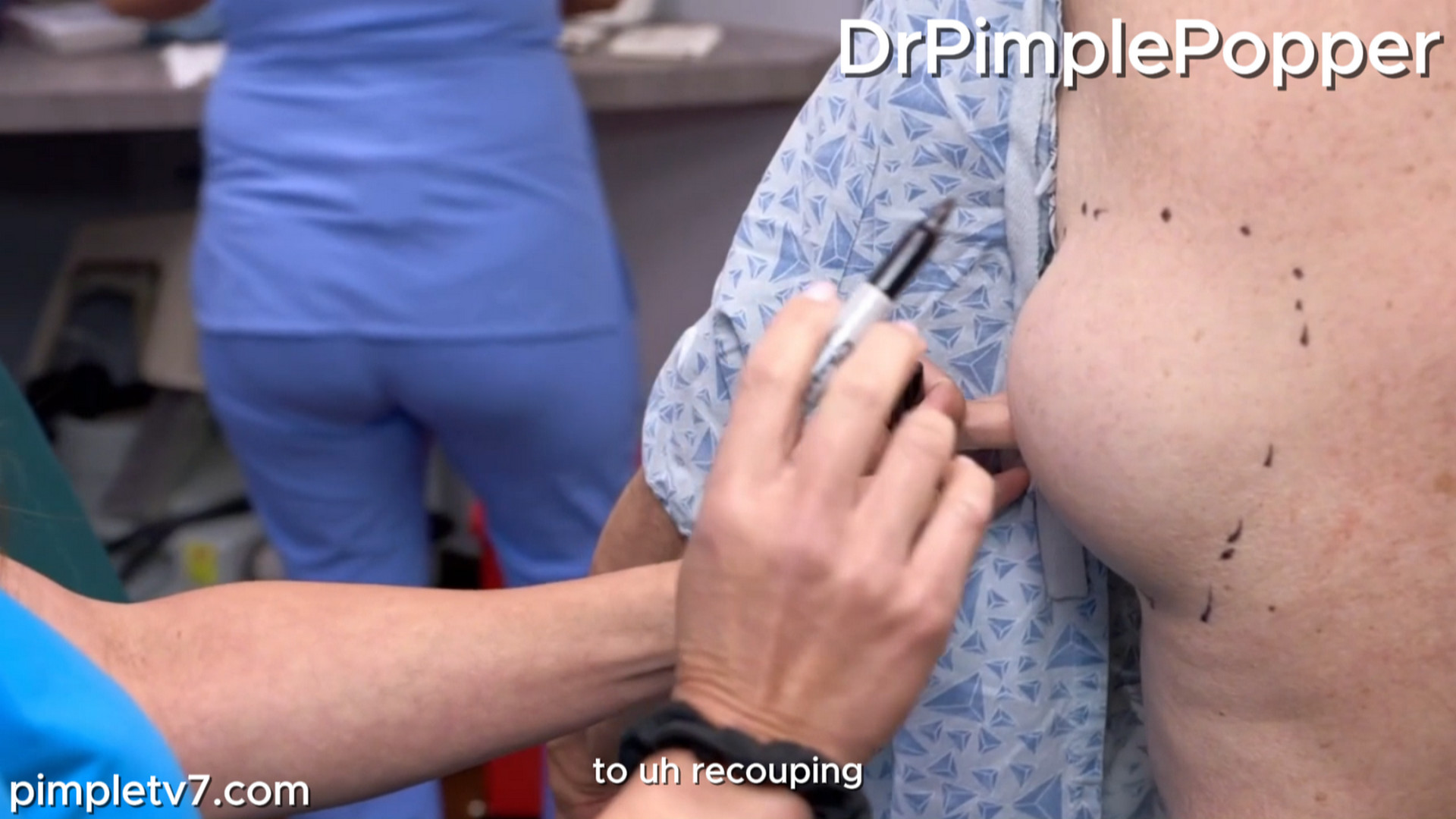 Johnny has been living with a lump on his back for too long. Dr. Pimple Popper 100926